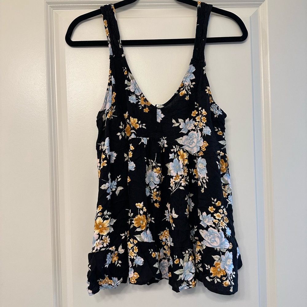 American Eagle vneck floral top flowy swing perfect for summer